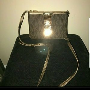 Michael kors cross body